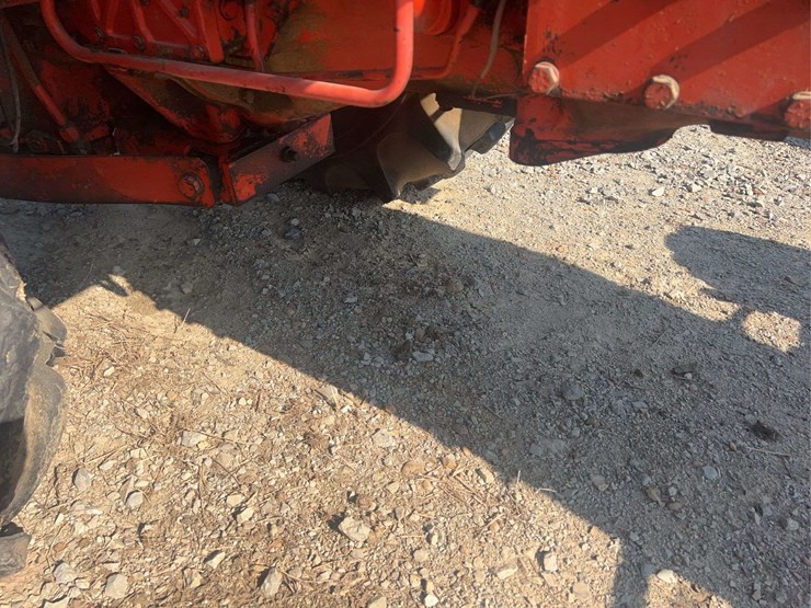 case-1570-cab-tractor-image-25