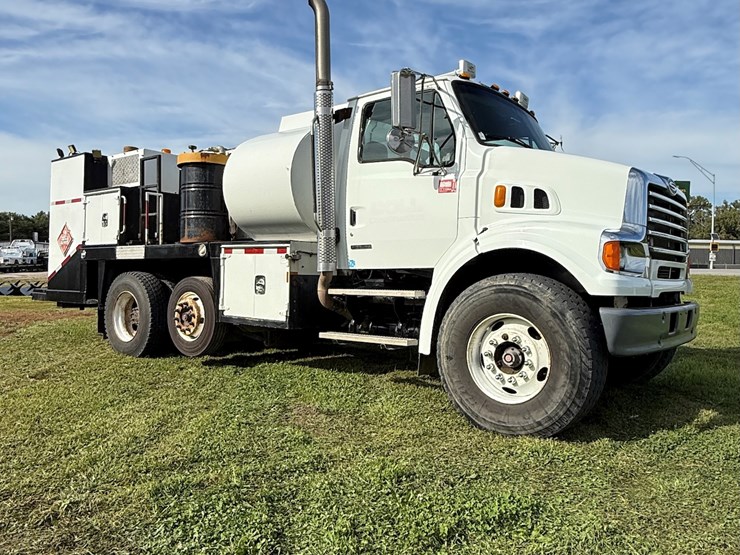 #17-•-2008-sterling-9500-tandem-axle-conventional-fuel-&-lube-truck-image-1