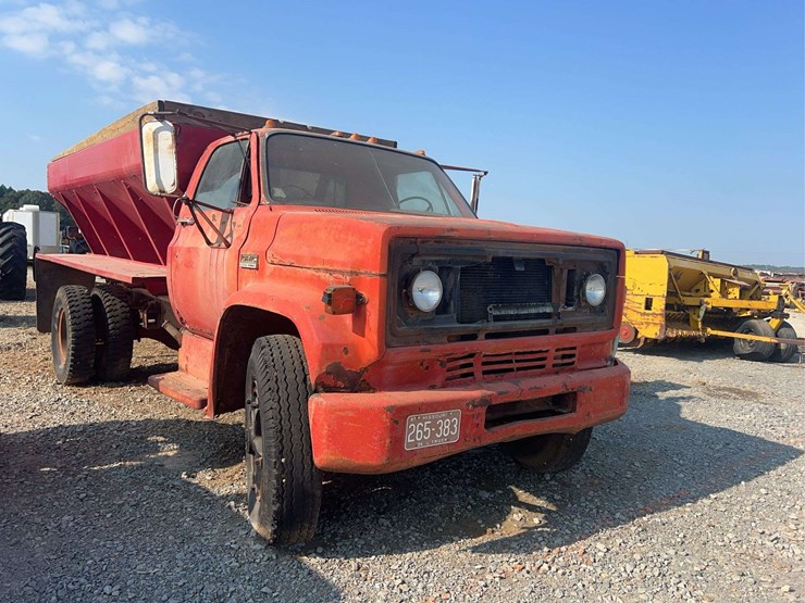 gmc-6500-s/a-day-cab-spreader-truck-image-5