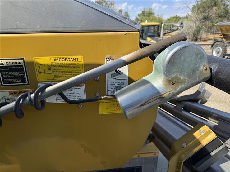 2005-john-deere-70-image-18