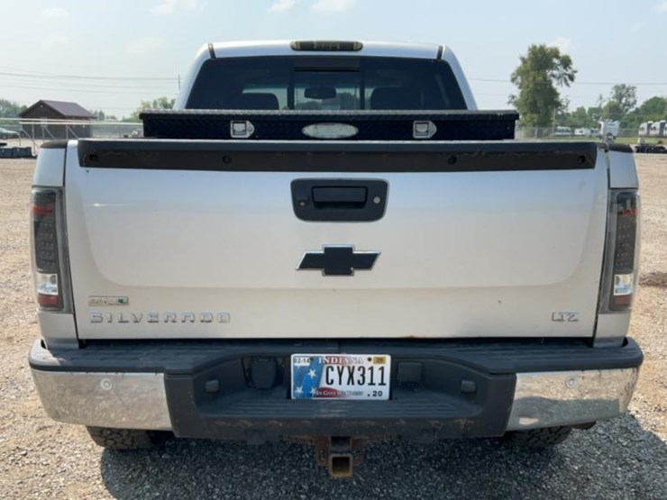 2011-chevrolet-silverado-image-4