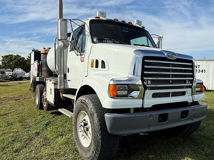 #17-•-2008-sterling-9500-tandem-axle-conventional-fuel-&-lube-truck-image-6