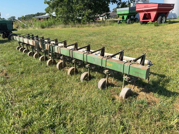 john-deere-12-image-1