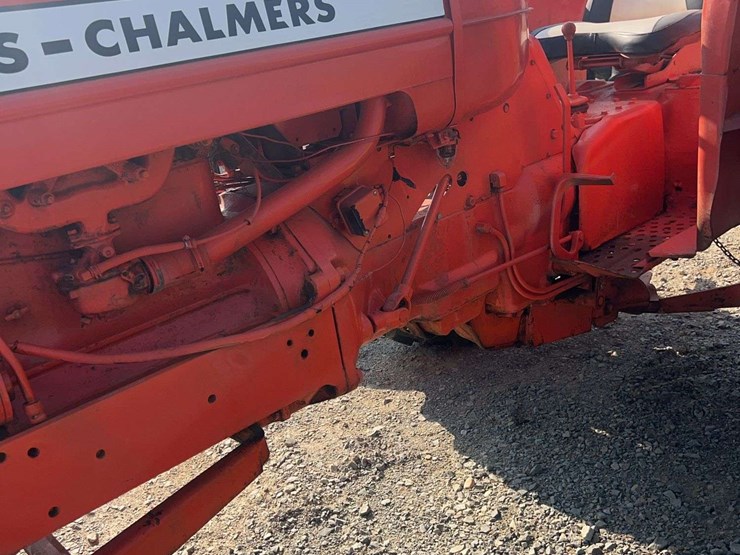 allis-chalmers-d17-tractor-image-11