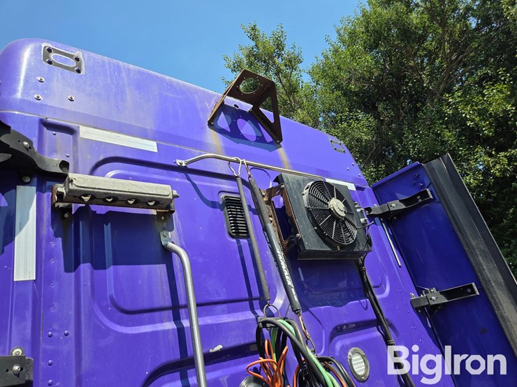 2016-freightliner-cascadia-125-evolution-image-18