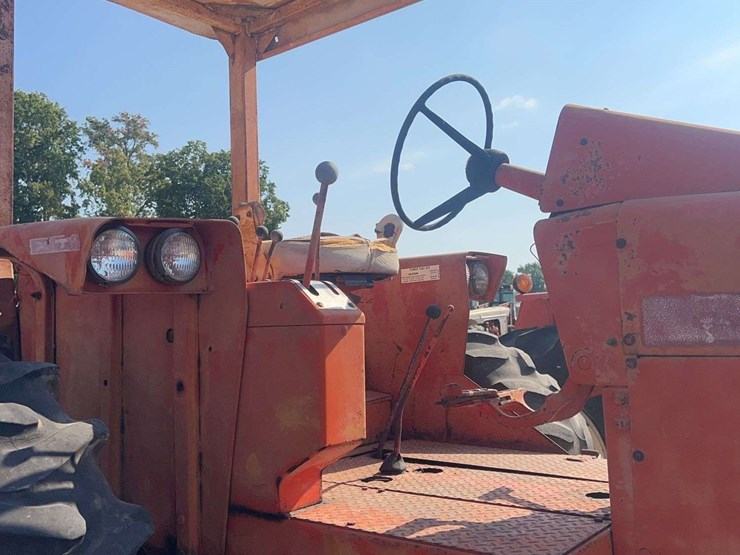 allis-chalmers-xt-series-3-tractor-image-18