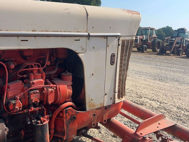 case-801-b-tractor-image-20