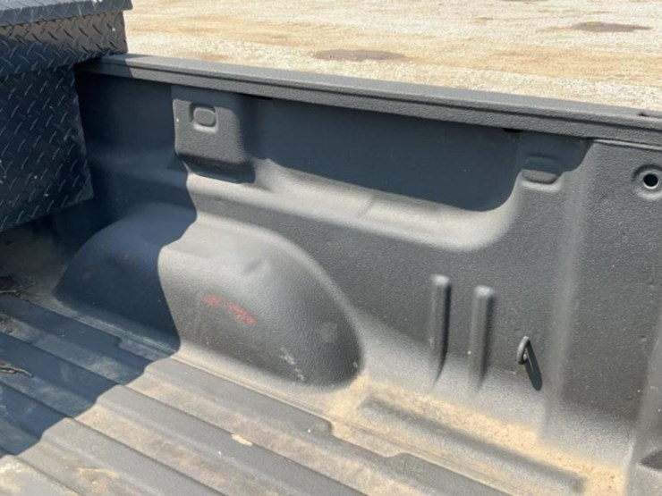 2011-chevrolet-silverado-image-41