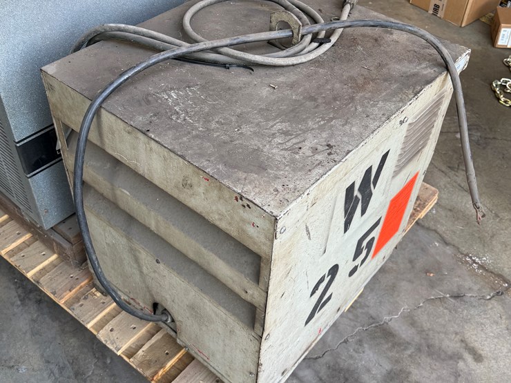 #73-•-lincoln-idealarc-r35-250-constant-voltage-arc-welder-image-6