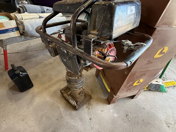 #114-•-ingersoll-rand-bobcat-br72-jumping-jack-dirt-compactor-image-1