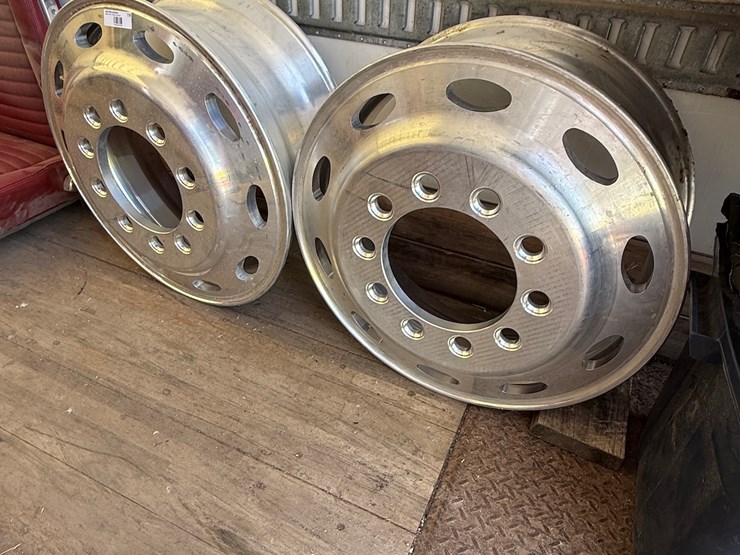 #19-•-(2)-aluminum-truck-wheels-image-4