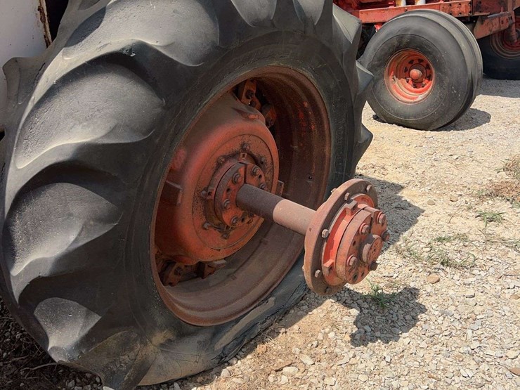 case-1370-cab-tractor-image-14