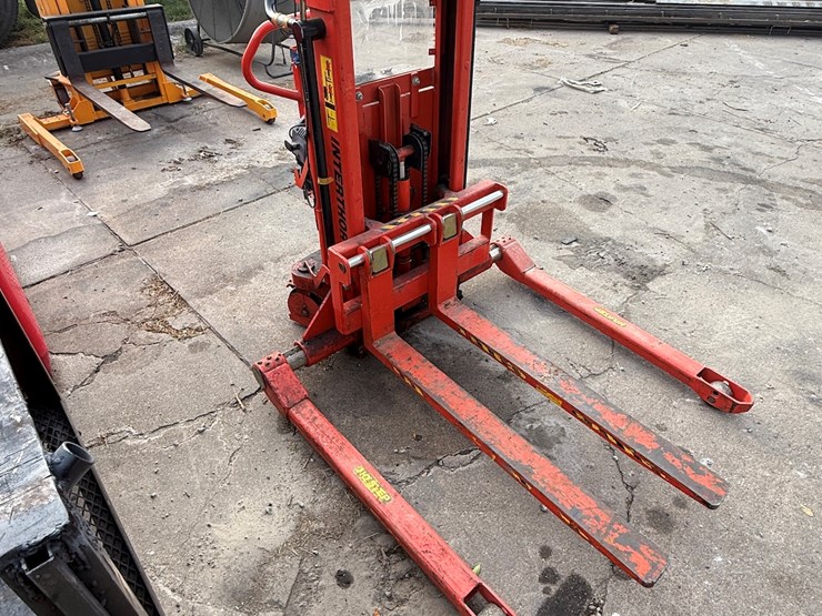 #60-•-interthor-2200-walk-behind-hydraulic-pallet-jack-image-4