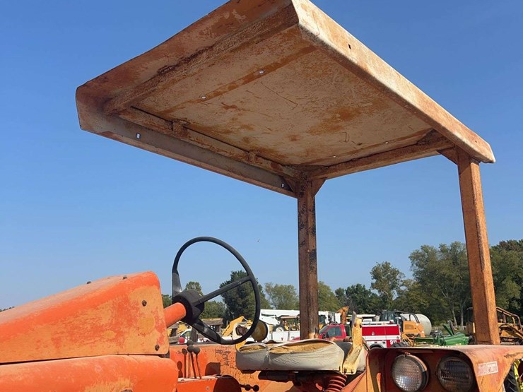 allis-chalmers-xt-series-3-tractor-image-12