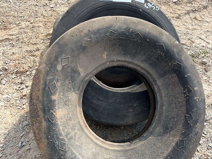 (4)-front-tractor-tires-image-1