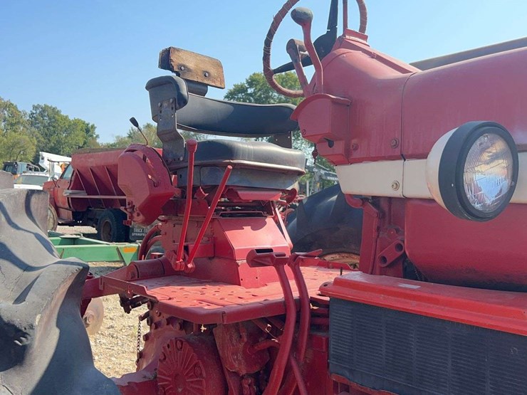 ih-farmall-1206-diesel-tractor-image-20