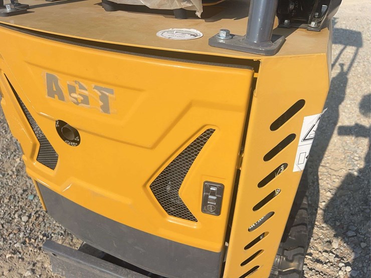 agt-mx12rx-mini-excavator-image-13