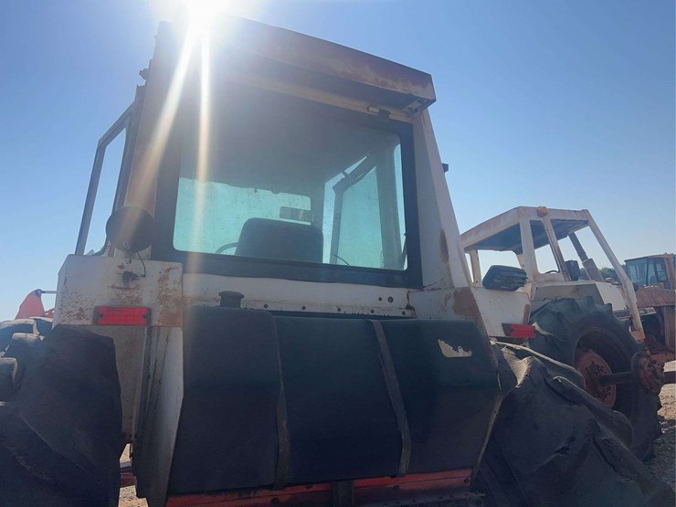 case-1570-cab-tractor-image-19