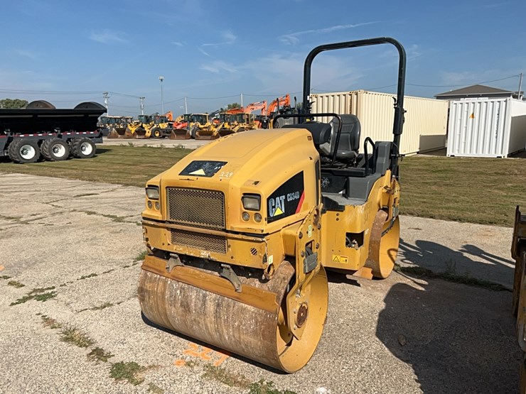 2016-caterpillar-cb34b-image-1