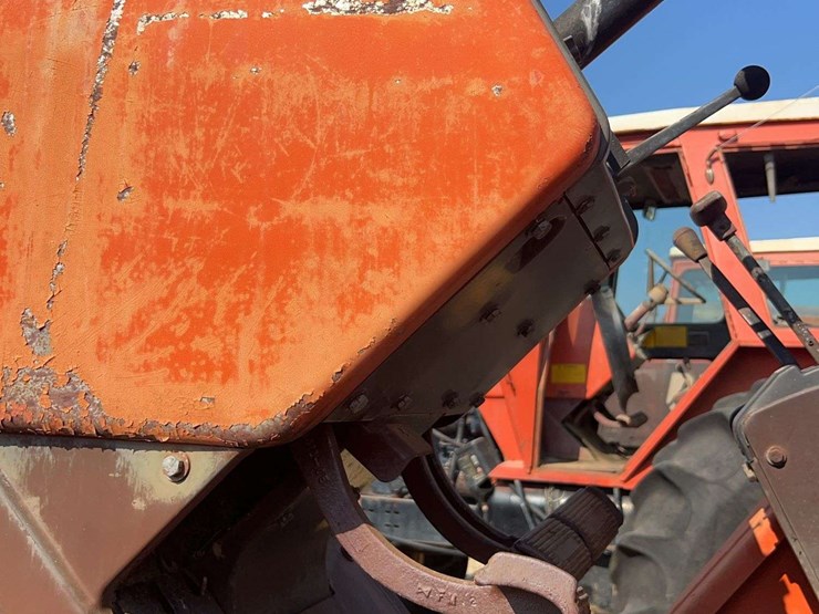 allis-chalmers-7080-tractor-image-25