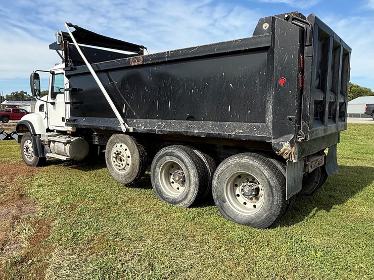 #16-•-2006-mack-cv713-granite-triple-axle-conventional-dump-truck-image-52