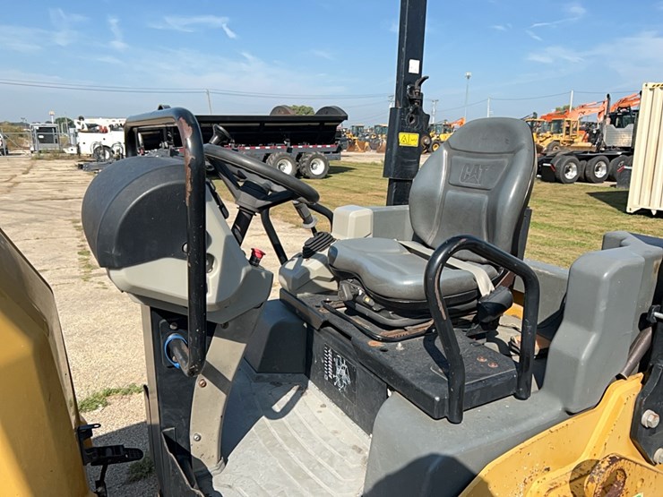2016-caterpillar-cb34b-image-5