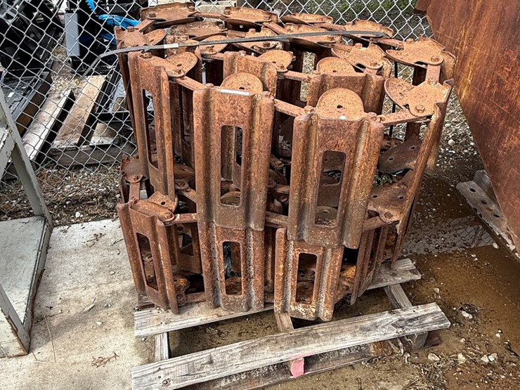 #42-•-set-of-steel-skidloader-tracks-image-1
