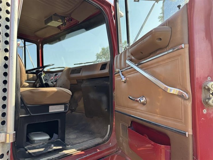 1995-ford-l8000-image-15