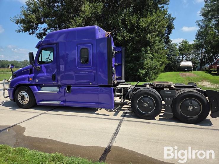 2016-freightliner-cascadia-125-evolution-image-8