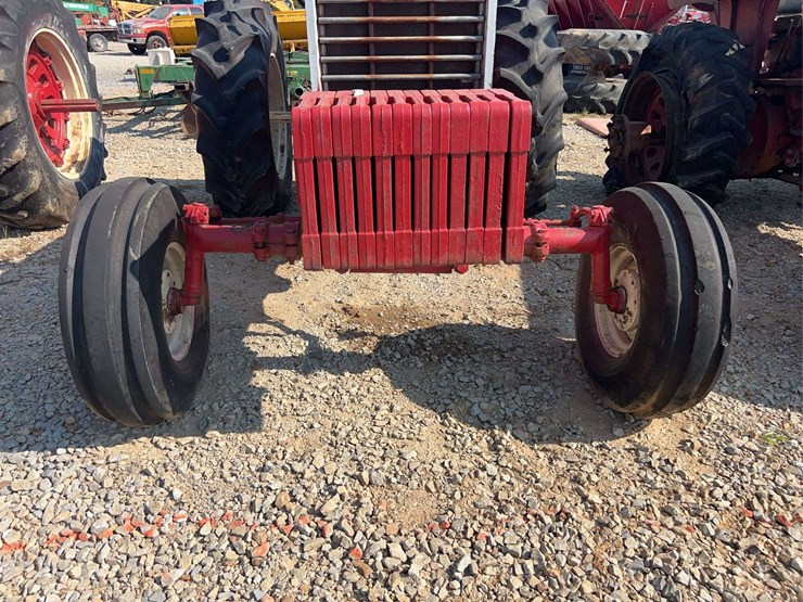 ih-farmall-1206-diesel-tractor-image-7