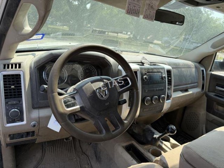 2011-dodge-ram-3500-image-18