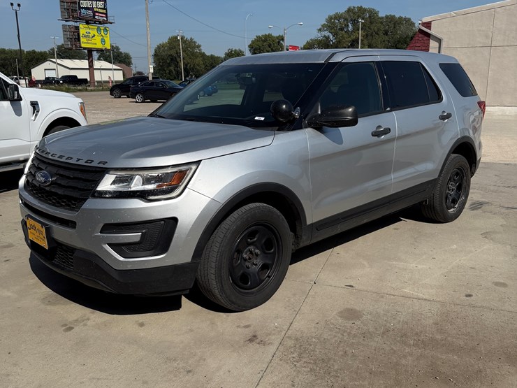 2016-ford-explorer-police-interceptor-image-1