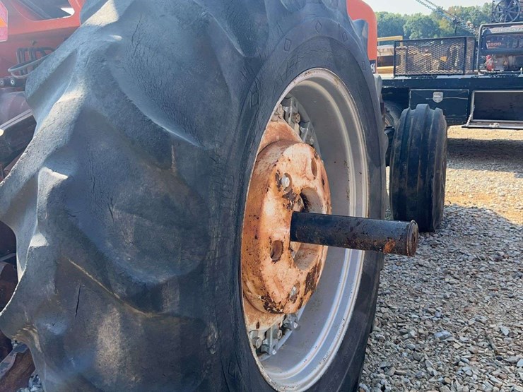 allis-chalmers-7080-tractor-image-17
