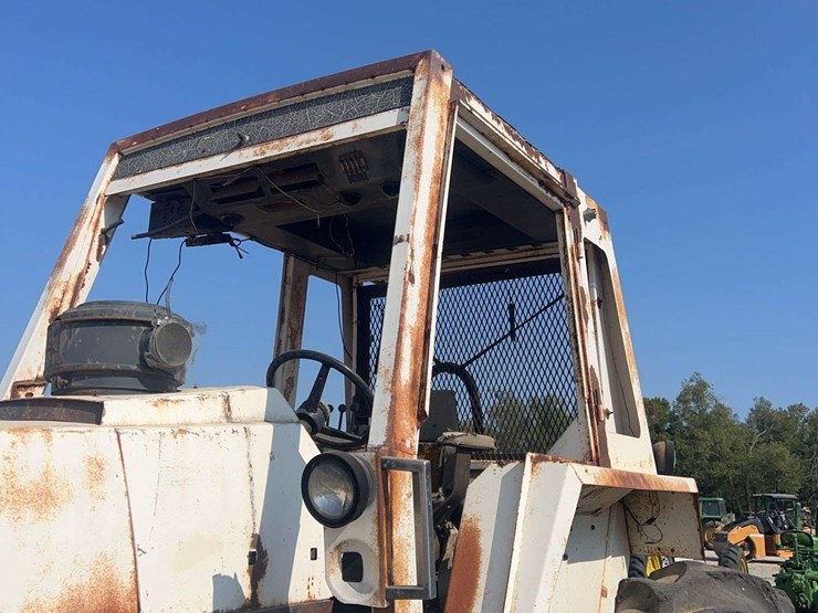 case-1175-cab-tractor-image-11