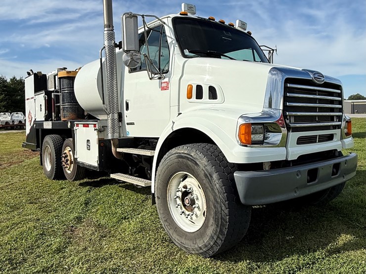 #17-•-2008-sterling-9500-tandem-axle-conventional-fuel-&-lube-truck-image-3