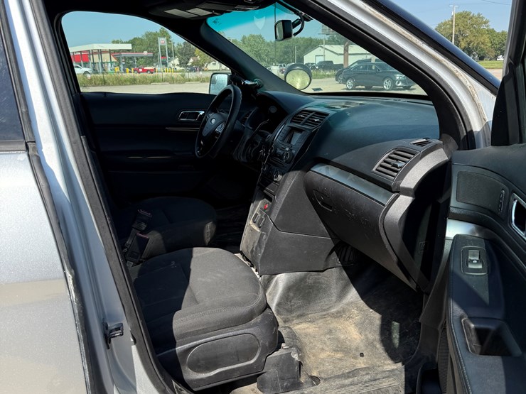 2016-ford-explorer-police-interceptor-image-52