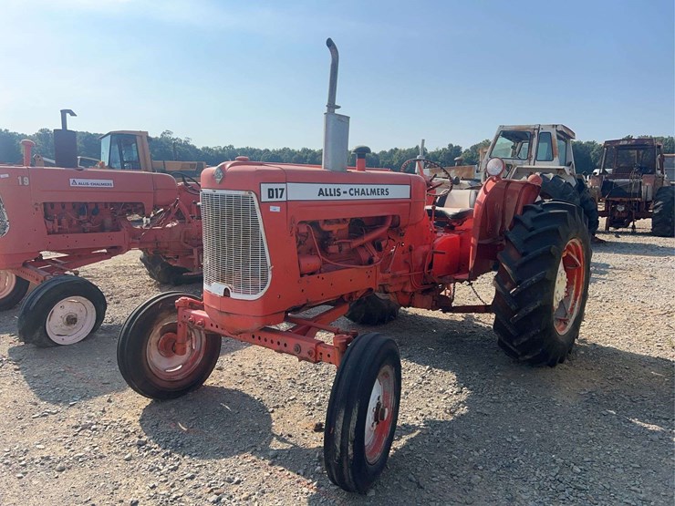 allis-chalmers-d17-tractor-image-1