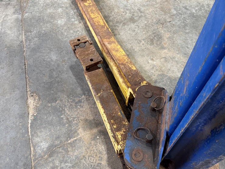 #107-•-rotary-spoa9-200-2-post-auto-lift-image-18