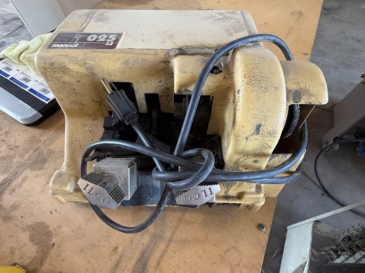 #131-•-ilco-025-manual-key-cutting-machine-&-key-inventory-rack-image-1