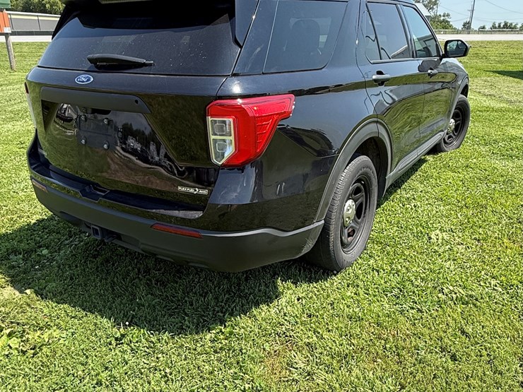 2021-ford-explorer-police-interceptor-image-37
