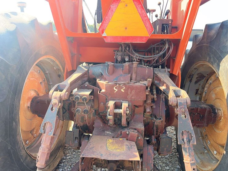 allis-chalmers-7080-tractor-image-15