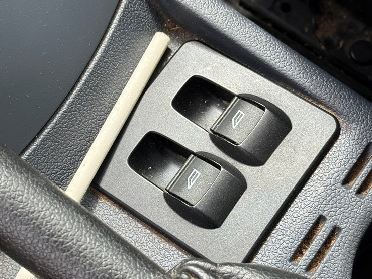 2012-utility-van-image-66
