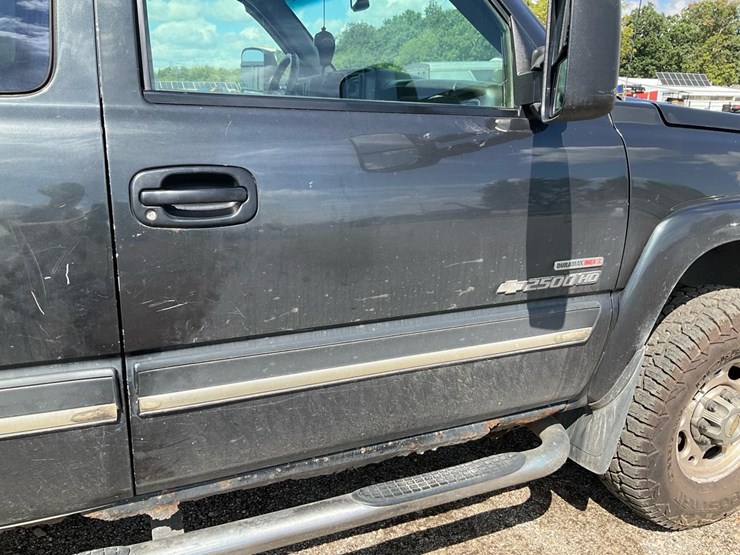 2003-chevrolet-silverado-image-44