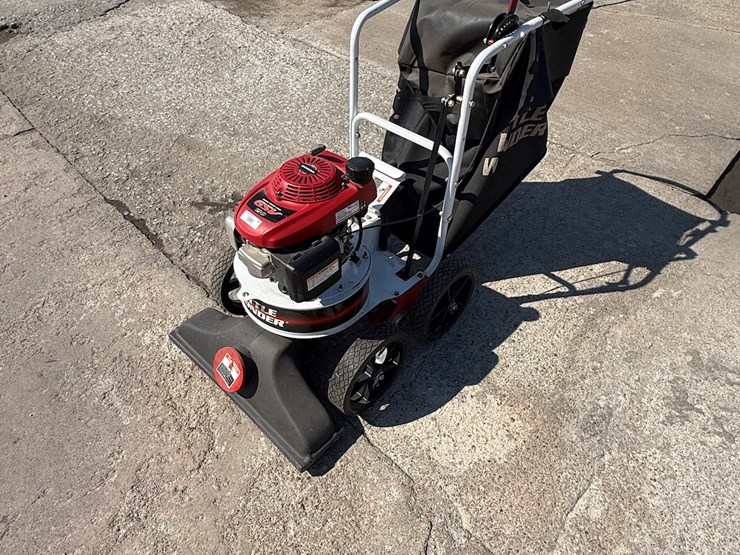 #50-•-2018-schiller-5511-02-01-little-wonder-commercial-walk-behind-lawn-vacuum-image-5