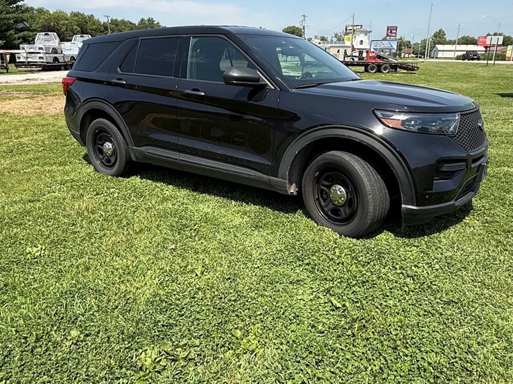 2021-ford-explorer-police-interceptor-image-35
