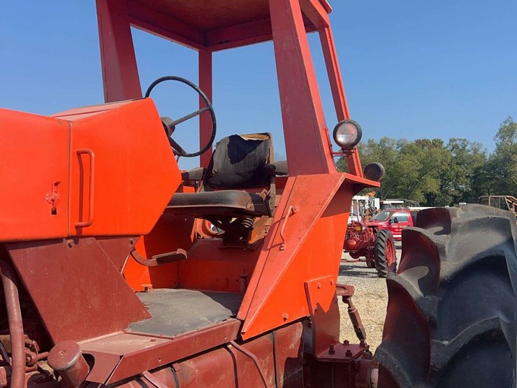 allis-chalmers-7040-tractor-image-10