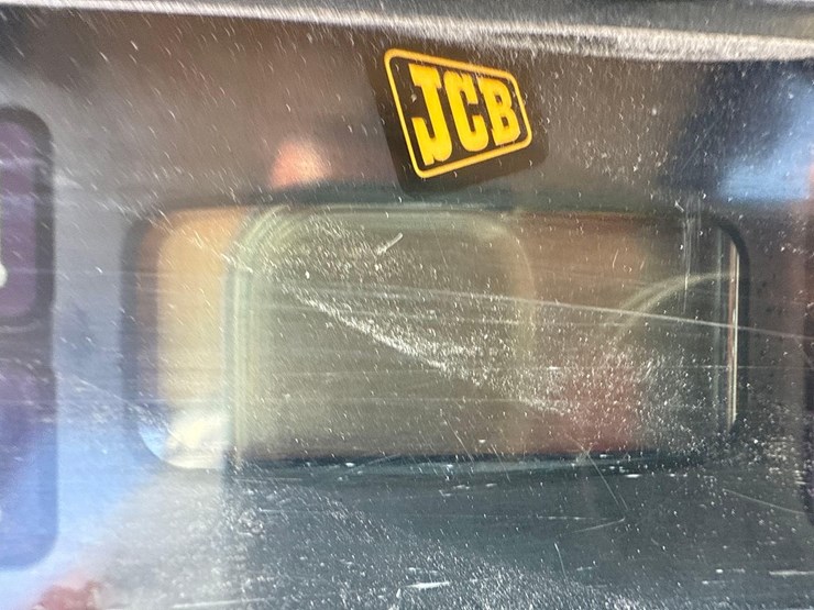 jcb-214s-image-17