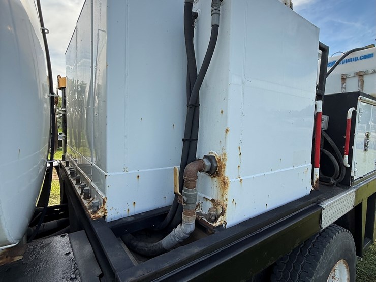 #17-•-2008-sterling-9500-tandem-axle-conventional-fuel-&-lube-truck-image-48