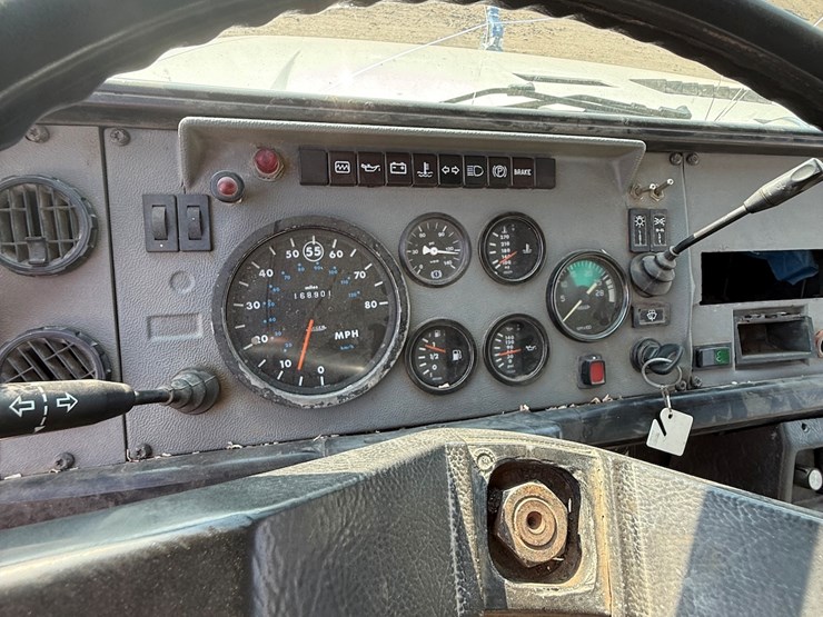 #70-•-1995-mack-midliner-single-axle-conventional-dump-truck-image-9