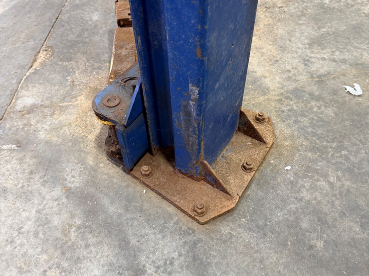 #107-•-rotary-spoa9-200-2-post-auto-lift-image-16
